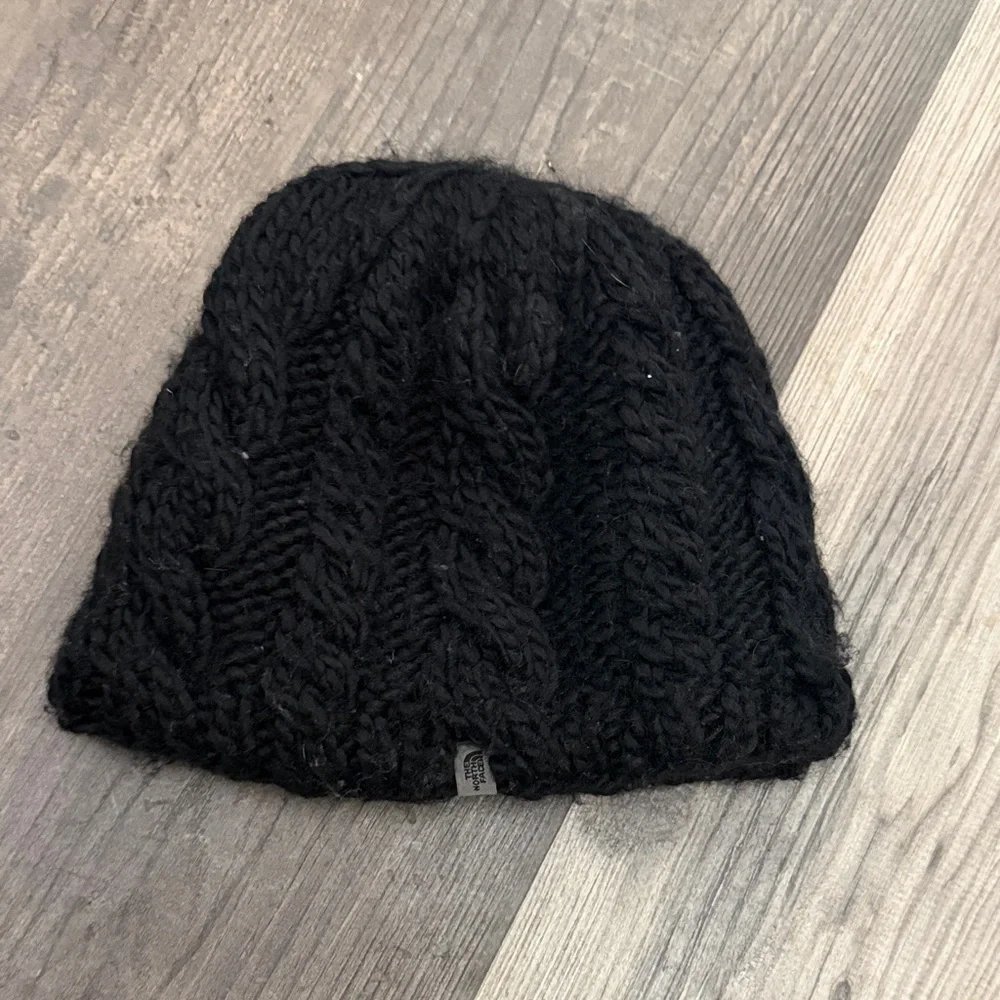 North Face Black Cable Knit Fleece Lined Beanie